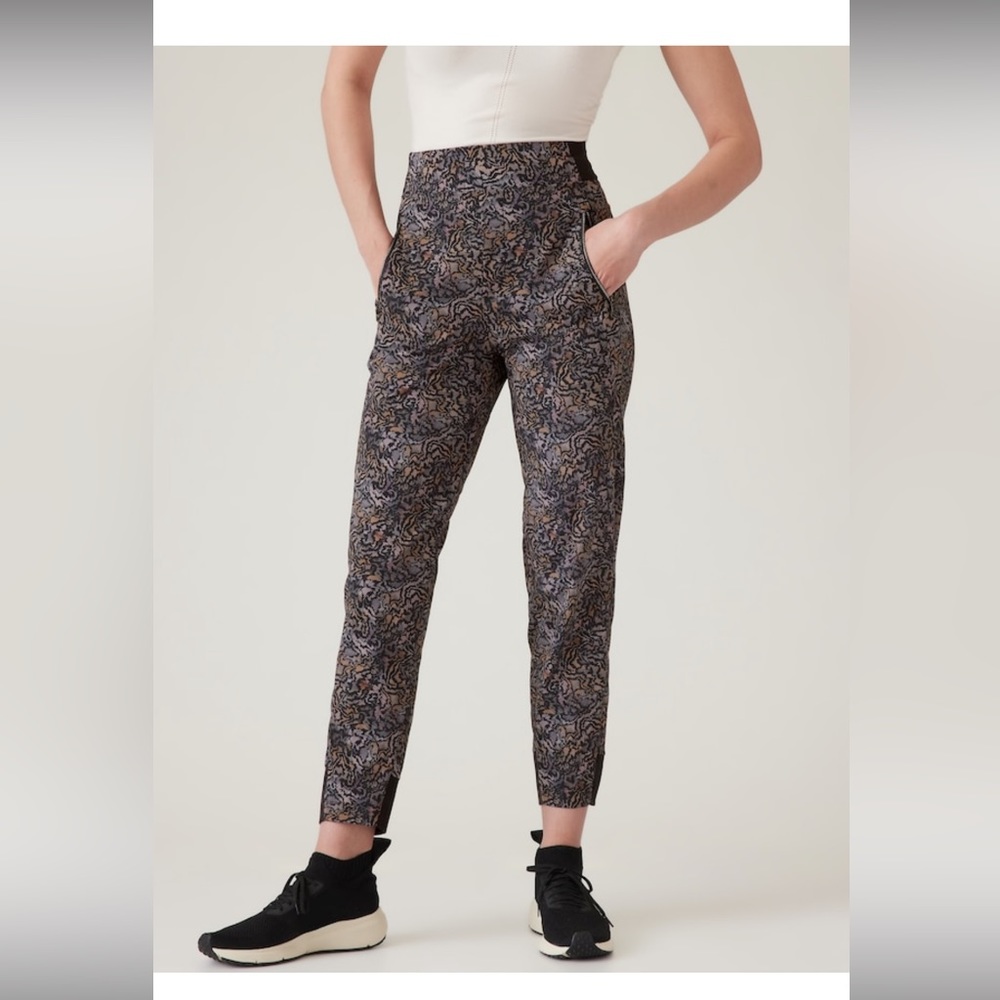 Trekkie North Jogger - NEW WITH TAG - Latest version 2023.  Size 4P  4 Petite